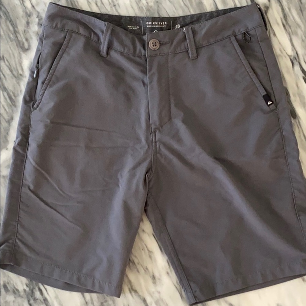 quicksilver size 28 hybrid shorts
